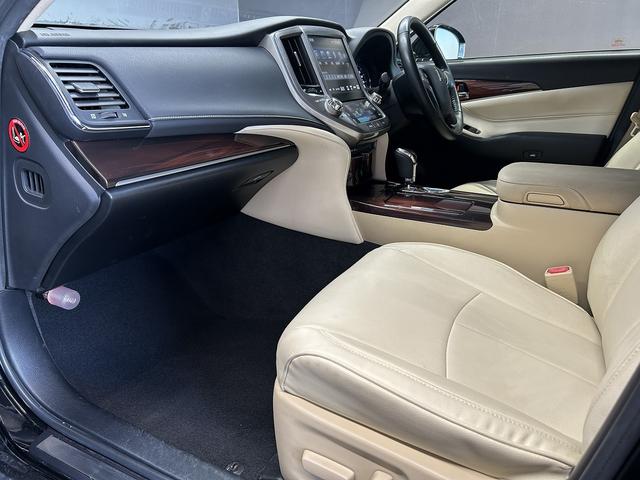 クラウンハイブリッド ロイヤルサルーン　プリクラッシュセーフティ（禁煙車）（メーカーＨＤＤナビ）（レーダークルーズコントロール）（コーナーセンサー）（シートヒーター）（パワーシート）（バックカメラ）（ビルトインＥＴＣ）（純正１６インチＡＷ）（53枚目）