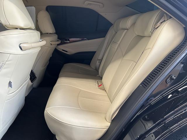 クラウンハイブリッド ロイヤルサルーン　プリクラッシュセーフティ（禁煙車）（メーカーＨＤＤナビ）（レーダークルーズコントロール）（コーナーセンサー）（シートヒーター）（パワーシート）（バックカメラ）（ビルトインＥＴＣ）（純正１６インチＡＷ）（55枚目）