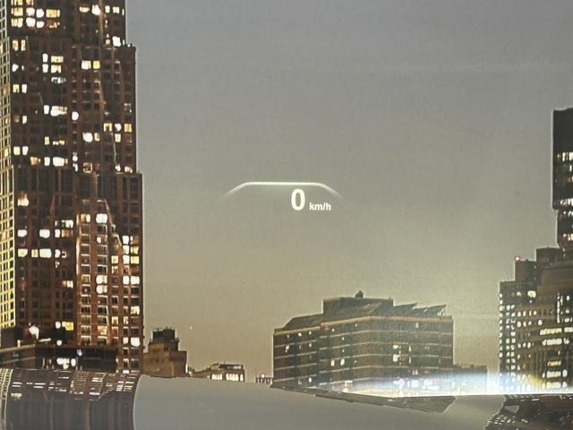 ＨＵＤ（ヘッドアップディスプレイ）フロントガラスに速度と矢印が映ります☆運転の妨げにならないので、快適なドライブができます♪