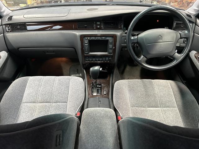 大阪府枚方市にセダン・ＳＵＶを中心に『お値打ち価格』で展示している良質中古車専門店です。事故歴修復歴なしの車両限定で取り扱い！。関西地域で最もお得な価格かつ最良質車をご提供できるよう努めております。