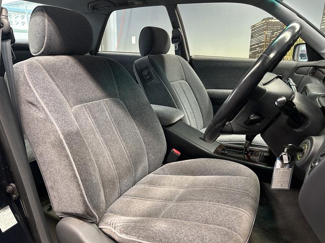 運転席も広々としており運転しやすい環境を実現しています☆室内クリーニングも実施済みです。