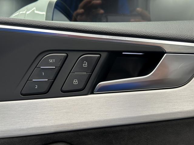 【運転席ポジションメモリー付パワーシート】ワンタッチで記憶させていたシートの前後・リクライニングはもちろん、シートリフターも備えます☆快適なドライブをお楽しみ下さい♪