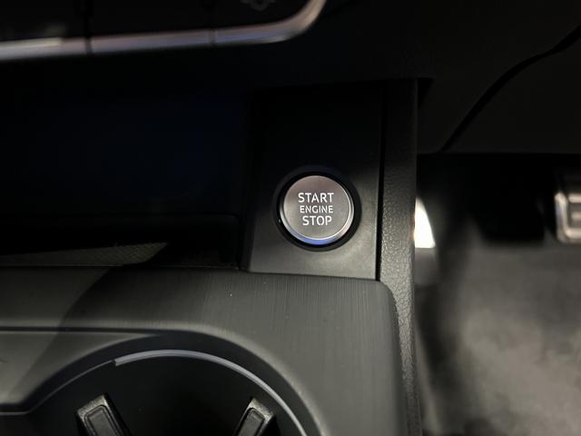 【スマートキー＆プッシュスタート】ドアハンドルを軽く握る、またはドアハンドルのスイッチを押すだけで施錠施錠ができます♪またブレーキを踏みながらスタートボタンを押すだけで、エンジンが始動します♪