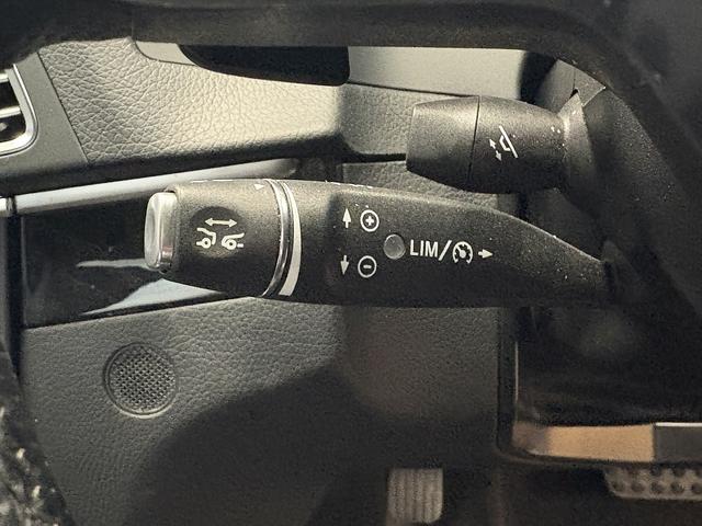 Eクラス E250カブリオレ AMGスポーツパッケージ(禁煙車)(後期型)(黒本革シート)(メーカーHDDナビ)(レーダークルーズ)(コーナーセンサー)(アラウンドビューモニター)(シートヒーター)(BSM)(純正18インチAW)(8枚目)