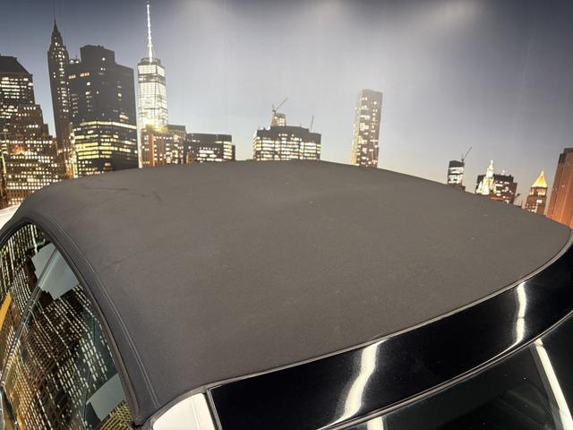 Eクラス E250カブリオレ AMGスポーツパッケージ(禁煙車)(後期型)(黒本革シート)(メーカーHDDナビ)(レーダークルーズ)(コーナーセンサー)(アラウンドビューモニター)(シートヒーター)(BSM)(純正18インチAW)(25枚目)