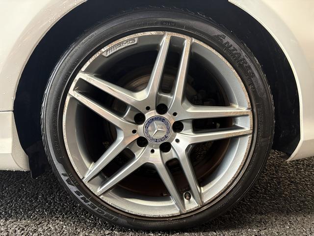 Eクラス E250カブリオレ AMGスポーツパッケージ(禁煙車)(後期型)(黒本革シート)(メーカーHDDナビ)(レーダークルーズ)(コーナーセンサー)(アラウンドビューモニター)(シートヒーター)(BSM)(純正18インチAW)(31枚目)