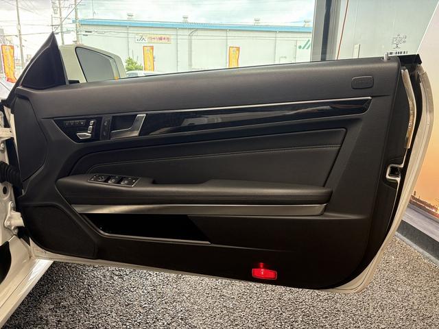 Eクラス E250カブリオレ AMGスポーツパッケージ(禁煙車)(後期型)(黒本革シート)(メーカーHDDナビ)(レーダークルーズ)(コーナーセンサー)(アラウンドビューモニター)(シートヒーター)(BSM)(純正18インチAW)(33枚目)