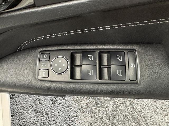 Eクラス E250カブリオレ AMGスポーツパッケージ(禁煙車)(後期型)(黒本革シート)(メーカーHDDナビ)(レーダークルーズ)(コーナーセンサー)(アラウンドビューモニター)(シートヒーター)(BSM)(純正18インチAW)(34枚目)