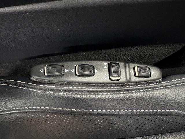 Eクラス E250カブリオレ AMGスポーツパッケージ(禁煙車)(後期型)(黒本革シート)(メーカーHDDナビ)(レーダークルーズ)(コーナーセンサー)(アラウンドビューモニター)(シートヒーター)(BSM)(純正18インチAW)(35枚目)