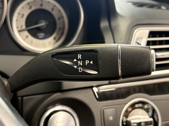 Eクラス E250カブリオレ AMGスポーツパッケージ(禁煙車)(後期型)(黒本革シート)(メーカーHDDナビ)(レーダークルーズ)(コーナーセンサー)(アラウンドビューモニター)(シートヒーター)(BSM)(純正18インチAW)(39枚目)