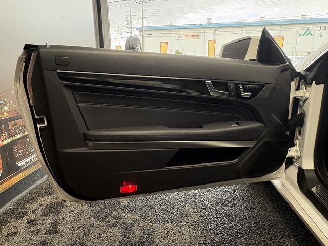Eクラス E250カブリオレ AMGスポーツパッケージ(禁煙車)(後期型)(黒本革シート)(メーカーHDDナビ)(レーダークルーズ)(コーナーセンサー)(アラウンドビューモニター)(シートヒーター)(BSM)(純正18インチAW)(51枚目)