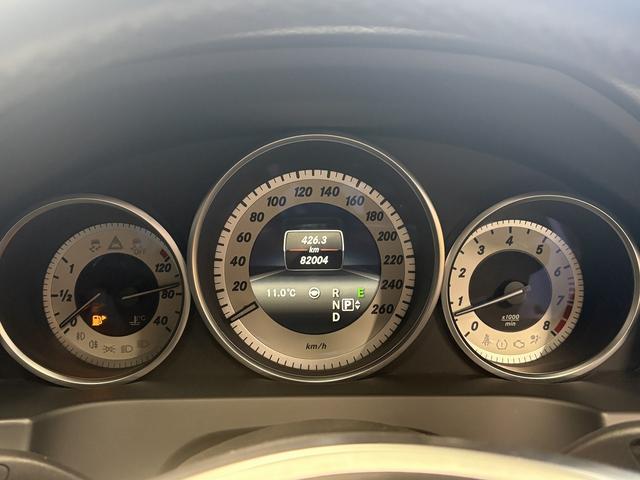 Eクラス E250カブリオレ AMGスポーツパッケージ(禁煙車)(後期型)(黒本革シート)(メーカーHDDナビ)(レーダークルーズ)(コーナーセンサー)(アラウンドビューモニター)(シートヒーター)(BSM)(純正18インチAW)(55枚目)