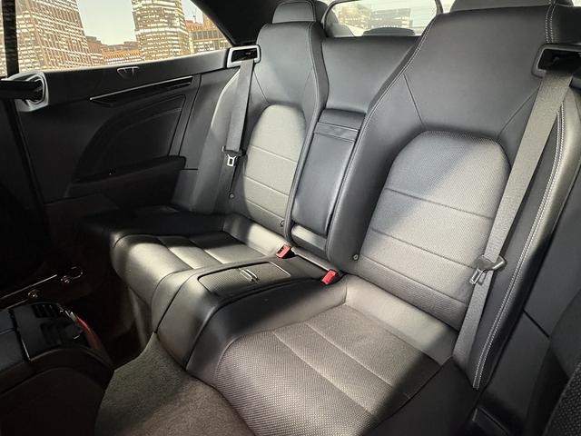 Eクラス E250カブリオレ AMGスポーツパッケージ(禁煙車)(後期型)(黒本革シート)(メーカーHDDナビ)(レーダークルーズ)(コーナーセンサー)(アラウンドビューモニター)(シートヒーター)(BSM)(純正18インチAW)(56枚目)
