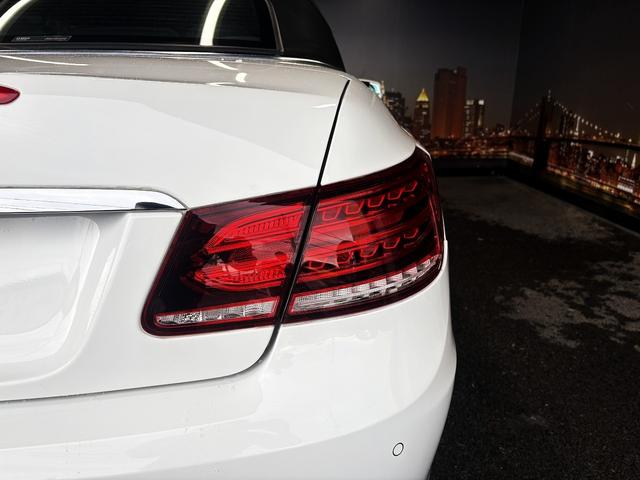 Eクラス E250カブリオレ AMGスポーツパッケージ(禁煙車)(後期型)(黒本革シート)(メーカーHDDナビ)(レーダークルーズ)(コーナーセンサー)(アラウンドビューモニター)(シートヒーター)(BSM)(純正18インチAW)(58枚目)