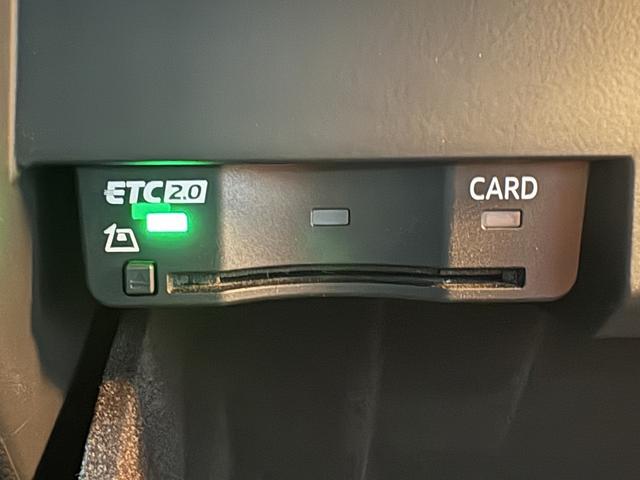 A4 2.0TFSIクワトロスポーツ (禁煙車)(黒半皮シート)(パークアシスト)(シートヒーター)(フロント&バックカメラ)(レーダークルーズ)(ビルトインETC)(オートマチックハイビーム)(パワーシート)(純正18インチAW)(9枚目)