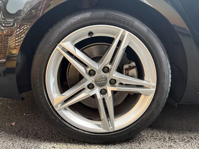 A4 2.0TFSIクワトロスポーツ (禁煙車)(黒半皮シート)(パークアシスト)(シートヒーター)(フロント&バックカメラ)(レーダークルーズ)(ビルトインETC)(オートマチックハイビーム)(パワーシート)(純正18インチAW)(24枚目)