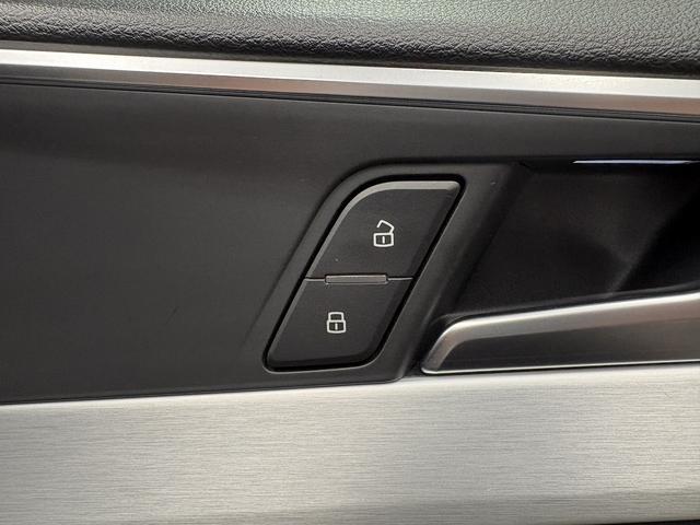 A4 2.0TFSIクワトロスポーツ (禁煙車)(黒半皮シート)(パークアシスト)(シートヒーター)(フロント&バックカメラ)(レーダークルーズ)(ビルトインETC)(オートマチックハイビーム)(パワーシート)(純正18インチAW)(34枚目)