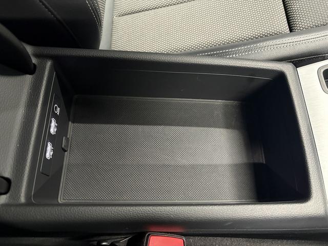 A4 2.0TFSIクワトロスポーツ (禁煙車)(黒半皮シート)(パークアシスト)(シートヒーター)(フロント&バックカメラ)(レーダークルーズ)(ビルトインETC)(オートマチックハイビーム)(パワーシート)(純正18インチAW)(37枚目)