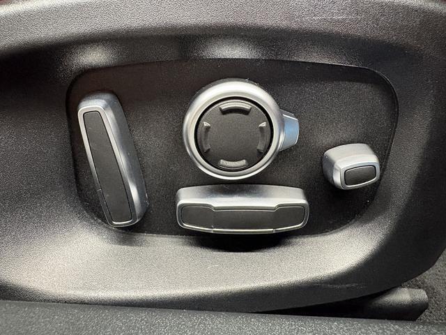 XF S ブラックパック(禁煙車)(サンルーフ)(赤/黒本革シート)(メーカーHDDナビ)(レーダークルーズ)(コーナーセンサー)(シートメモリー)(シートヒーター&クーラー)(純正20インチAW)(11枚目)