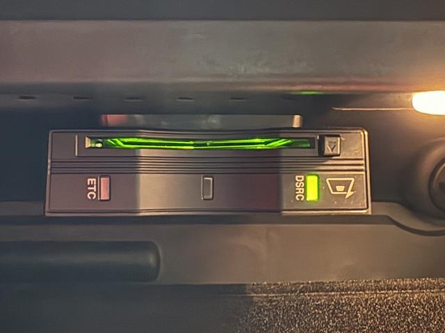 XF S ブラックパック(禁煙車)(サンルーフ)(赤/黒本革シート)(メーカーHDDナビ)(レーダークルーズ)(コーナーセンサー)(シートメモリー)(シートヒーター&クーラー)(純正20インチAW)(12枚目)