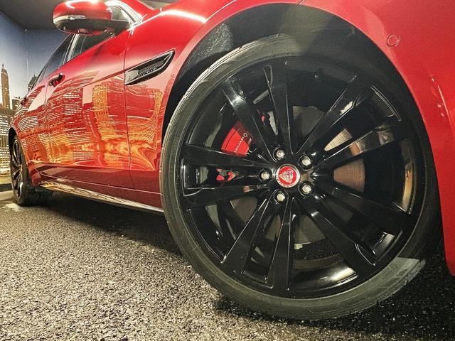 XF S ブラックパック(禁煙車)(サンルーフ)(赤/黒本革シート)(メーカーHDDナビ)(レーダークルーズ)(コーナーセンサー)(シートメモリー)(シートヒーター&クーラー)(純正20インチAW)(14枚目)