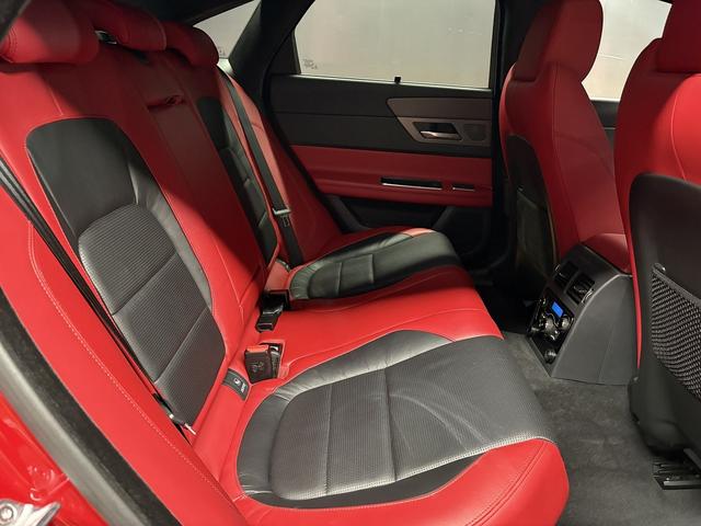 XF S ブラックパック(禁煙車)(サンルーフ)(赤/黒本革シート)(メーカーHDDナビ)(レーダークルーズ)(コーナーセンサー)(シートメモリー)(シートヒーター&クーラー)(純正20インチAW)(17枚目)