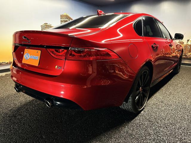XF S ブラックパック(禁煙車)(サンルーフ)(赤/黒本革シート)(メーカーHDDナビ)(レーダークルーズ)(コーナーセンサー)(シートメモリー)(シートヒーター&クーラー)(純正20インチAW)(22枚目)