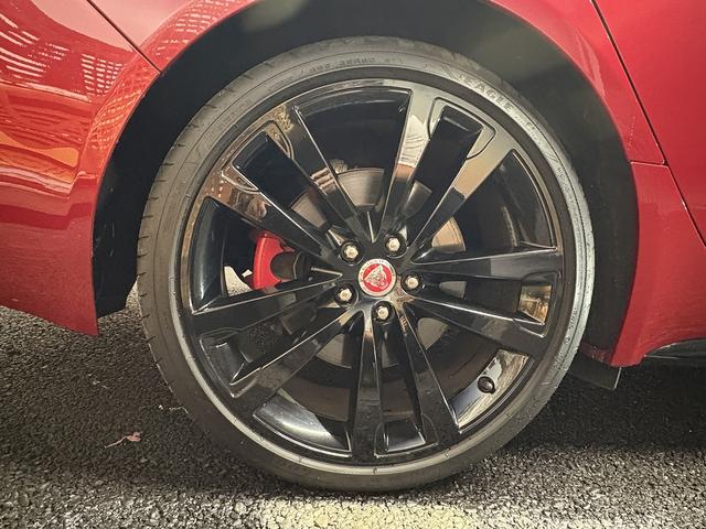 XF S ブラックパック(禁煙車)(サンルーフ)(赤/黒本革シート)(メーカーHDDナビ)(レーダークルーズ)(コーナーセンサー)(シートメモリー)(シートヒーター&クーラー)(純正20インチAW)(25枚目)