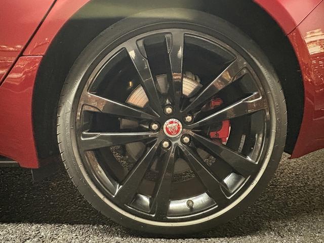 XF S ブラックパック(禁煙車)(サンルーフ)(赤/黒本革シート)(メーカーHDDナビ)(レーダークルーズ)(コーナーセンサー)(シートメモリー)(シートヒーター&クーラー)(純正20インチAW)(32枚目)