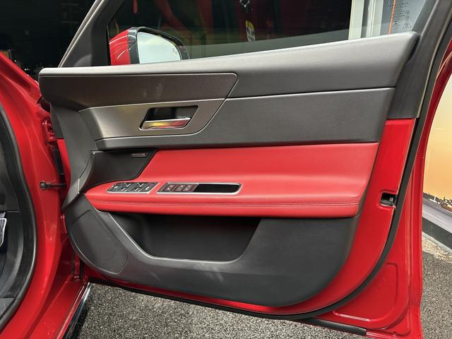 XF S ブラックパック(禁煙車)(サンルーフ)(赤/黒本革シート)(メーカーHDDナビ)(レーダークルーズ)(コーナーセンサー)(シートメモリー)(シートヒーター&クーラー)(純正20インチAW)(33枚目)