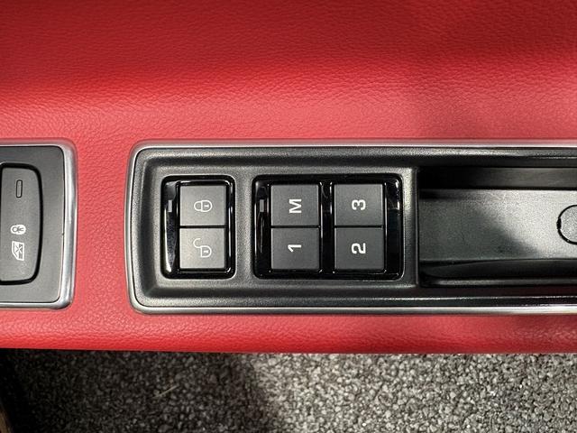 XF S ブラックパック(禁煙車)(サンルーフ)(赤/黒本革シート)(メーカーHDDナビ)(レーダークルーズ)(コーナーセンサー)(シートメモリー)(シートヒーター&クーラー)(純正20インチAW)(34枚目)