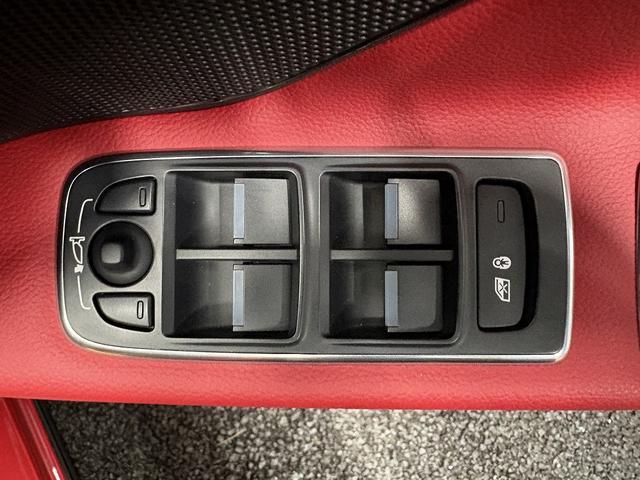 XF S ブラックパック(禁煙車)(サンルーフ)(赤/黒本革シート)(メーカーHDDナビ)(レーダークルーズ)(コーナーセンサー)(シートメモリー)(シートヒーター&クーラー)(純正20インチAW)(35枚目)