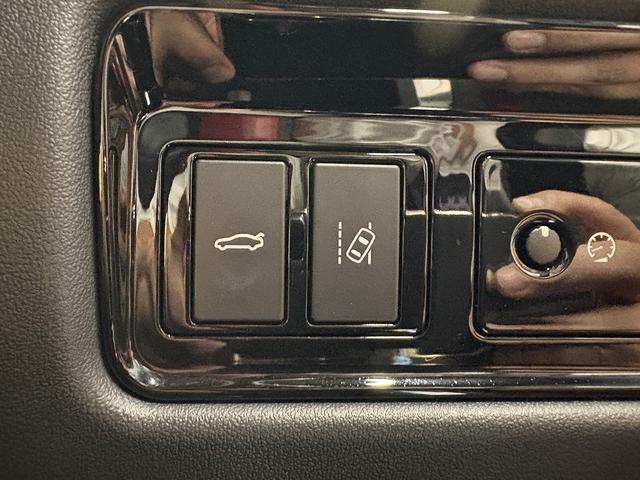 XF S ブラックパック(禁煙車)(サンルーフ)(赤/黒本革シート)(メーカーHDDナビ)(レーダークルーズ)(コーナーセンサー)(シートメモリー)(シートヒーター&クーラー)(純正20インチAW)(36枚目)