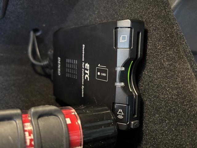 ＸＥ ＸＥ　プレステージ　（禁煙車）（ベージュ本革シート）（ターボ）（メーカーＨＤＤナビ）（レーダークルーズ）（コーナーセンサー）（シートメモリー）（シートヒーター）（ＭＥＲＤＩＡＮ）（レーンアシスト）（純正１８インチＡＷ）（12枚目）