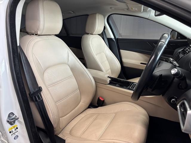 ＸＥ ＸＥ　プレステージ　（禁煙車）（ベージュ本革シート）（ターボ）（メーカーＨＤＤナビ）（レーダークルーズ）（コーナーセンサー）（シートメモリー）（シートヒーター）（ＭＥＲＤＩＡＮ）（レーンアシスト）（純正１８インチＡＷ）（16枚目）