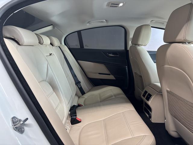 ＸＥ ＸＥ　プレステージ　（禁煙車）（ベージュ本革シート）（ターボ）（メーカーＨＤＤナビ）（レーダークルーズ）（コーナーセンサー）（シートメモリー）（シートヒーター）（ＭＥＲＤＩＡＮ）（レーンアシスト）（純正１８インチＡＷ）（17枚目）