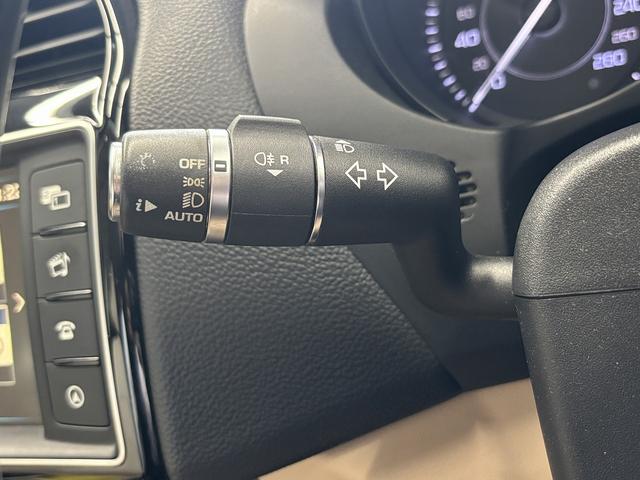 ＸＥ ＸＥ　プレステージ　（禁煙車）（ベージュ本革シート）（ターボ）（メーカーＨＤＤナビ）（レーダークルーズ）（コーナーセンサー）（シートメモリー）（シートヒーター）（ＭＥＲＤＩＡＮ）（レーンアシスト）（純正１８インチＡＷ）（28枚目）