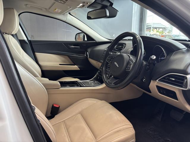 ＸＥ ＸＥ　プレステージ　（禁煙車）（ベージュ本革シート）（ターボ）（メーカーＨＤＤナビ）（レーダークルーズ）（コーナーセンサー）（シートメモリー）（シートヒーター）（ＭＥＲＤＩＡＮ）（レーンアシスト）（純正１８インチＡＷ）（31枚目）