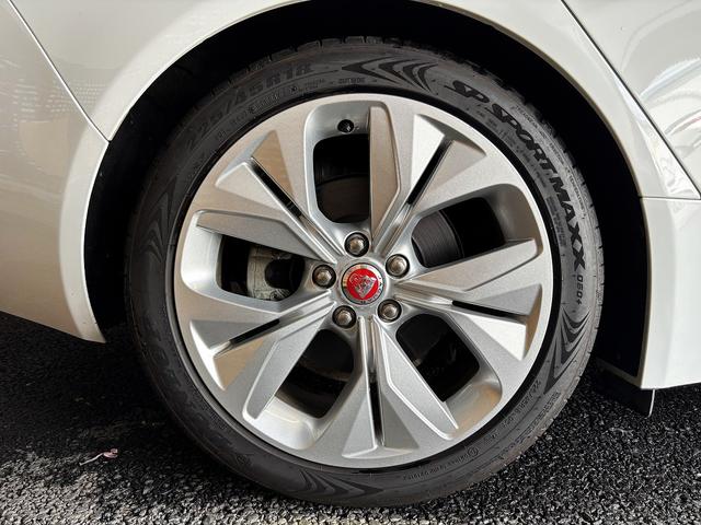 ＸＥ ＸＥ　プレステージ　（禁煙車）（ベージュ本革シート）（ターボ）（メーカーＨＤＤナビ）（レーダークルーズ）（コーナーセンサー）（シートメモリー）（シートヒーター）（ＭＥＲＤＩＡＮ）（レーンアシスト）（純正１８インチＡＷ）（42枚目）