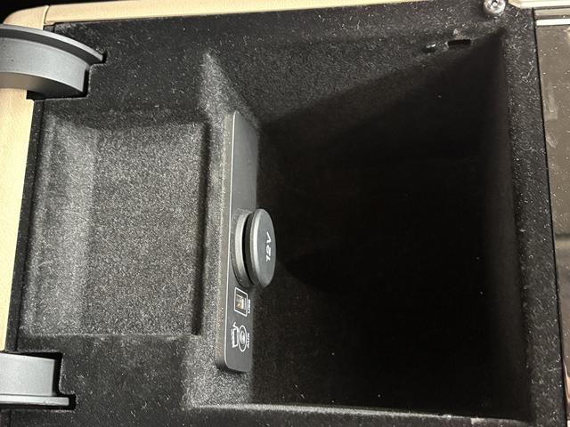 ＸＥ ＸＥ　プレステージ　（禁煙車）（ベージュ本革シート）（ターボ）（メーカーＨＤＤナビ）（レーダークルーズ）（コーナーセンサー）（シートメモリー）（シートヒーター）（ＭＥＲＤＩＡＮ）（レーンアシスト）（純正１８インチＡＷ）（43枚目）