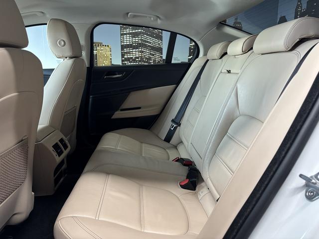 ＸＥ ＸＥ　プレステージ　（禁煙車）（ベージュ本革シート）（ターボ）（メーカーＨＤＤナビ）（レーダークルーズ）（コーナーセンサー）（シートメモリー）（シートヒーター）（ＭＥＲＤＩＡＮ）（レーンアシスト）（純正１８インチＡＷ）（49枚目）