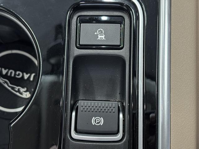 ＸＥ ＸＥ　プレステージ　（禁煙車）（ベージュ本革シート）（ターボ）（メーカーＨＤＤナビ）（レーダークルーズ）（コーナーセンサー）（シートメモリー）（シートヒーター）（ＭＥＲＤＩＡＮ）（レーンアシスト）（純正１８インチＡＷ）（58枚目）