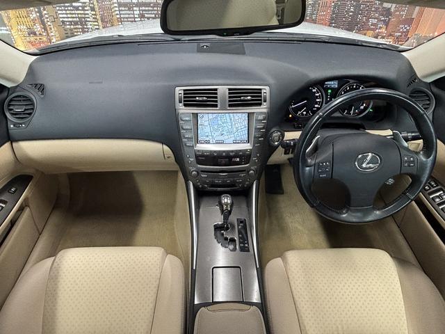 ＩＳ ＩＳ２５０　（禁煙車）（メーカーＨＤＤナビ）（バックカメラ）（クルーズコントロール）（クリアランスソナー）（スマートキー）（パワーシート）（フルセグ）（ＥＴＣ）（パドルシフト）（ＨＩＤ）（純正１７インチＡＷ）（5枚目）