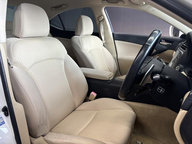 ＩＳ ＩＳ２５０　（禁煙車）（メーカーＨＤＤナビ）（バックカメラ）（クルーズコントロール）（クリアランスソナー）（スマートキー）（パワーシート）（フルセグ）（ＥＴＣ）（パドルシフト）（ＨＩＤ）（純正１７インチＡＷ）（16枚目）