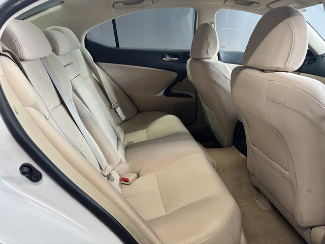 ＩＳ ＩＳ２５０　（禁煙車）（メーカーＨＤＤナビ）（バックカメラ）（クルーズコントロール）（クリアランスソナー）（スマートキー）（パワーシート）（フルセグ）（ＥＴＣ）（パドルシフト）（ＨＩＤ）（純正１７インチＡＷ）（17枚目）