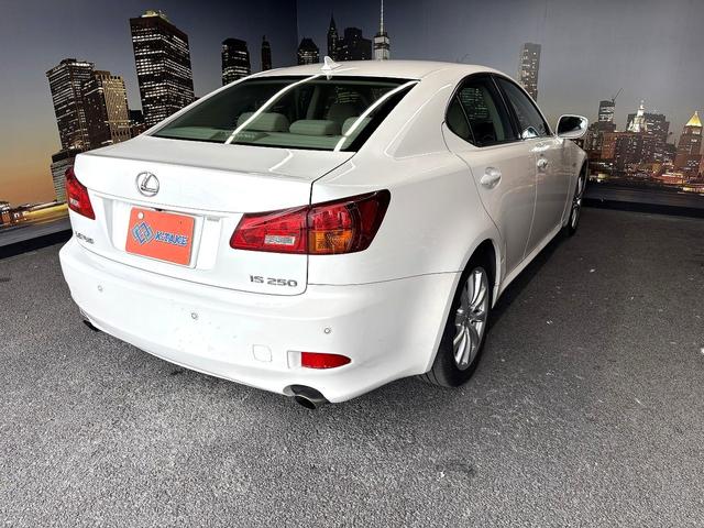 ＩＳ ＩＳ２５０　（禁煙車）（メーカーＨＤＤナビ）（バックカメラ）（クルーズコントロール）（クリアランスソナー）（スマートキー）（パワーシート）（フルセグ）（ＥＴＣ）（パドルシフト）（ＨＩＤ）（純正１７インチＡＷ）（22枚目）