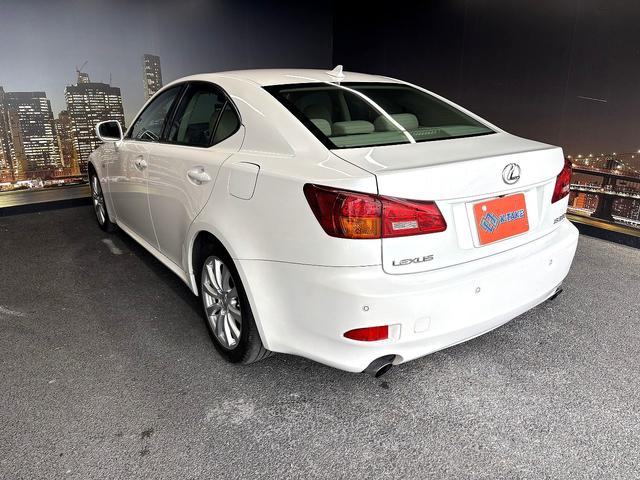 ＩＳ ＩＳ２５０　（禁煙車）（メーカーＨＤＤナビ）（バックカメラ）（クルーズコントロール）（クリアランスソナー）（スマートキー）（パワーシート）（フルセグ）（ＥＴＣ）（パドルシフト）（ＨＩＤ）（純正１７インチＡＷ）（23枚目）