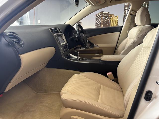 ＩＳ ＩＳ２５０　（禁煙車）（メーカーＨＤＤナビ）（バックカメラ）（クルーズコントロール）（クリアランスソナー）（スマートキー）（パワーシート）（フルセグ）（ＥＴＣ）（パドルシフト）（ＨＩＤ）（純正１７インチＡＷ）（35枚目）