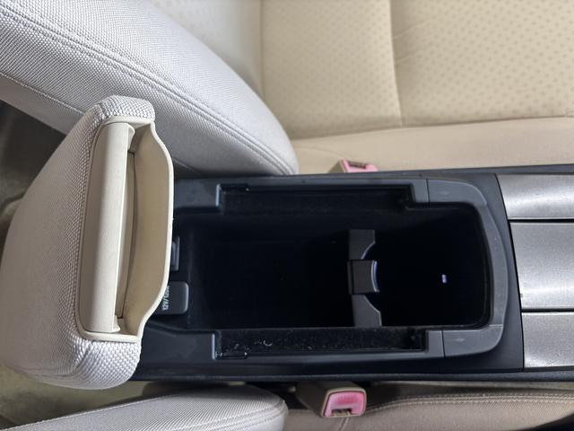 ＩＳ ＩＳ２５０　（禁煙車）（メーカーＨＤＤナビ）（バックカメラ）（クルーズコントロール）（クリアランスソナー）（スマートキー）（パワーシート）（フルセグ）（ＥＴＣ）（パドルシフト）（ＨＩＤ）（純正１７インチＡＷ）（39枚目）