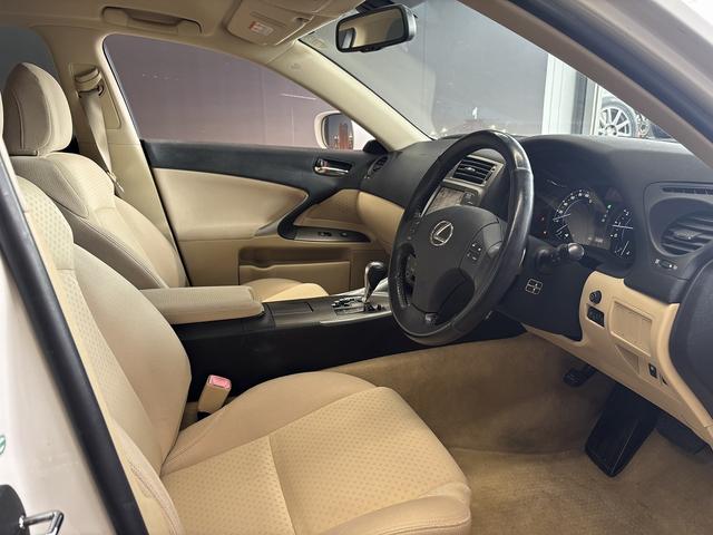 ＩＳ ＩＳ２５０　（禁煙車）（メーカーＨＤＤナビ）（バックカメラ）（クルーズコントロール）（クリアランスソナー）（スマートキー）（パワーシート）（フルセグ）（ＥＴＣ）（パドルシフト）（ＨＩＤ）（純正１７インチＡＷ）（44枚目）